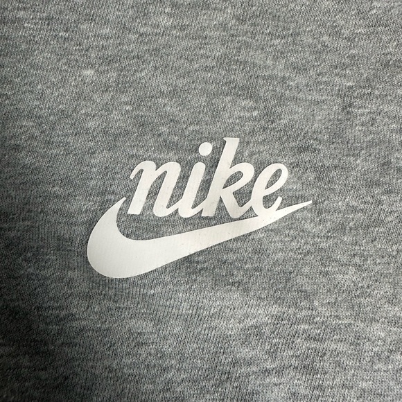 Nike Grey Crewneck Sweatshirt Women’s Medium Cropped - Picture 4 of 8